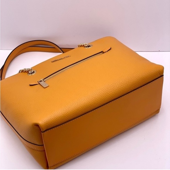 Michael Kors Medium
Tote Bag
Leather and DoubleZip
Wallet Set HONEYCOMB - Picture 5 of 14